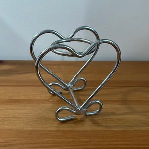 Metal heart candle holder